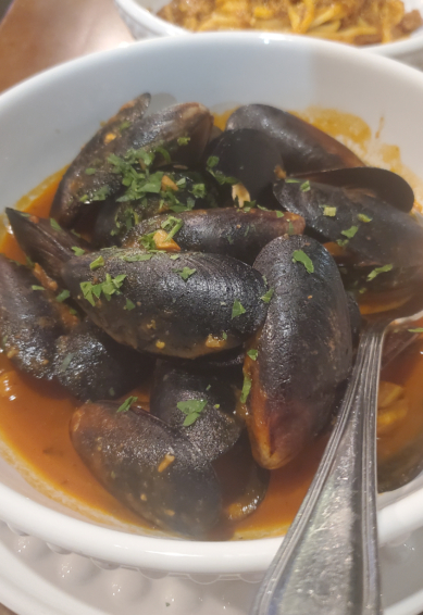 mussels in spaghetti sauce at amante dtla